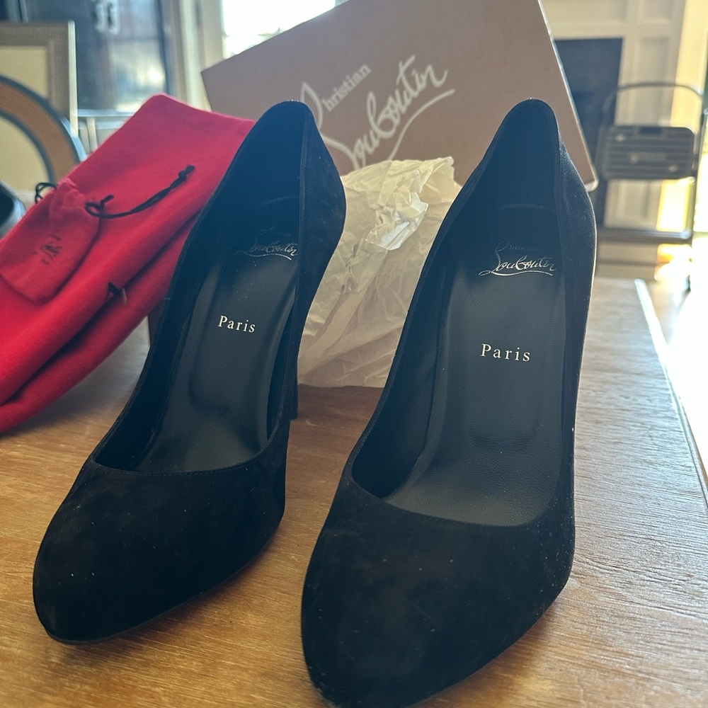 BRAND NEW!! Christian Louboutin Elegant Black Heels